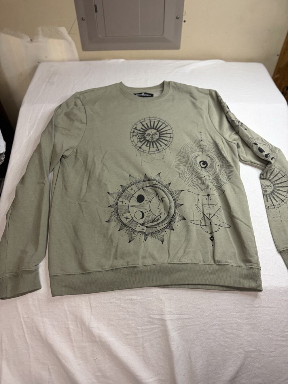 Blind Rooster Size Large Celestial Sun Moon Planets Sweater